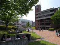 都留文科大学
